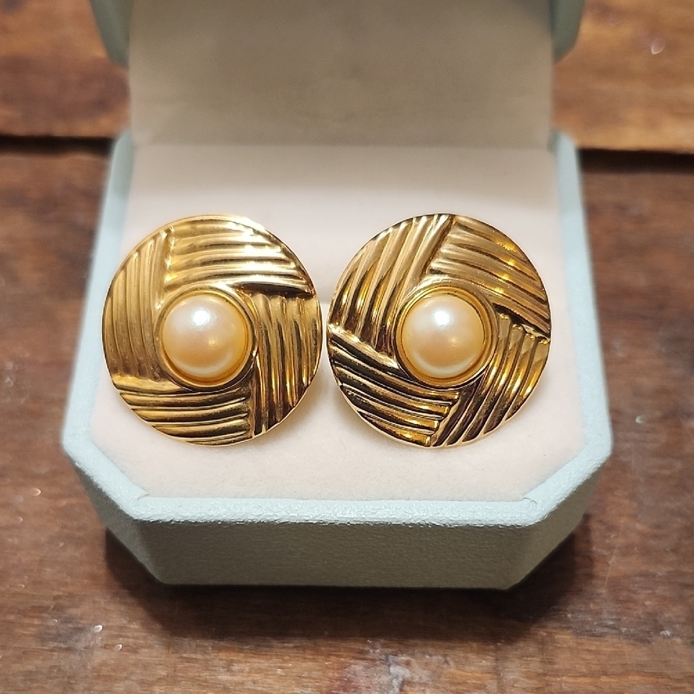 Gold Pearl Earrings